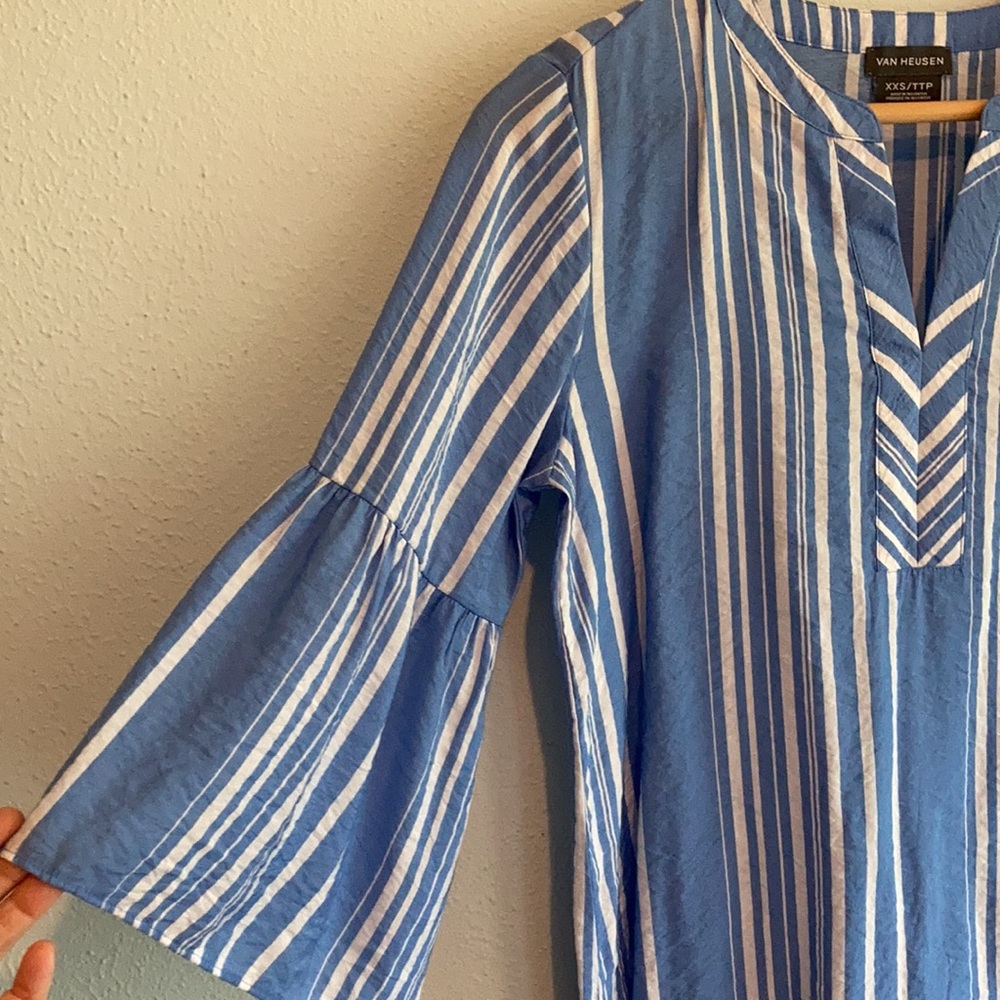 NWOT. Van Heusen top. Size XXS, runs L. No flaws.